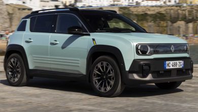 Renault 4 E-Tech electric Iconic su strada