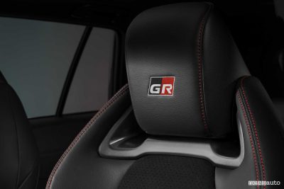 Toyota Corolla Cross GR Sport poggiatesta sedile anteriore