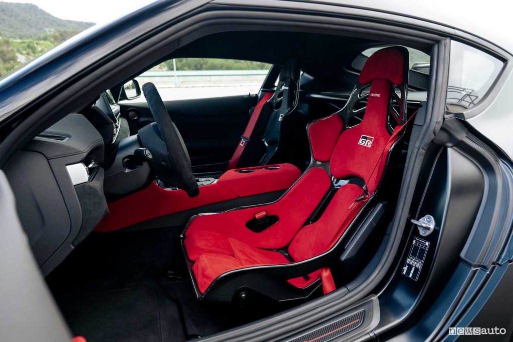 Toyota GR Supra A90 Final Edition sedili anteriori Recaro