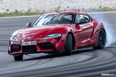 Toyota GR Supra Lightweight EVO in derapata