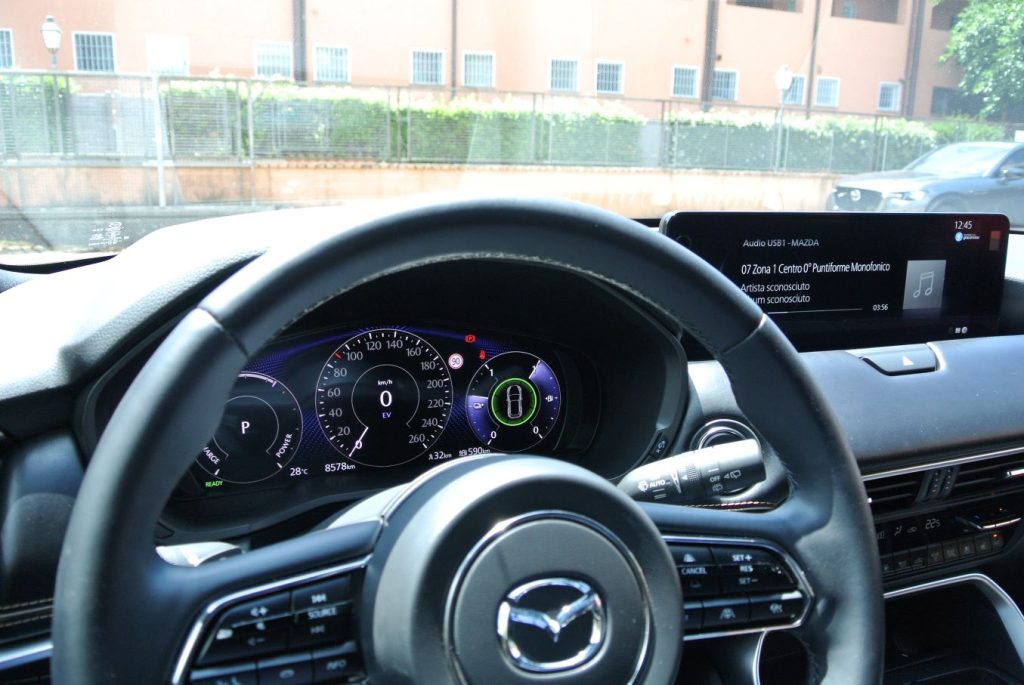All'interno dell'abitacolo della CX80 per l'ascolto con la tecnica MANS