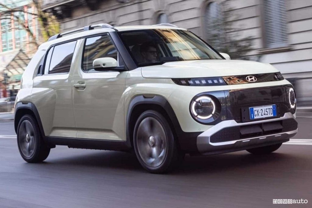 Hyundai Inster 5 posti su strada