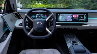 Nuova DS N°8 Pallas plancia abitacolo