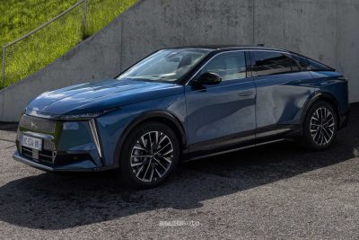 Nuova DS N°8 Pallas anteriore 3/4