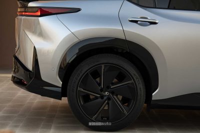 Lexus RZ 550e F Sport cerchi da 20"