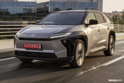 Nuova Toyota bZ4X su strada
