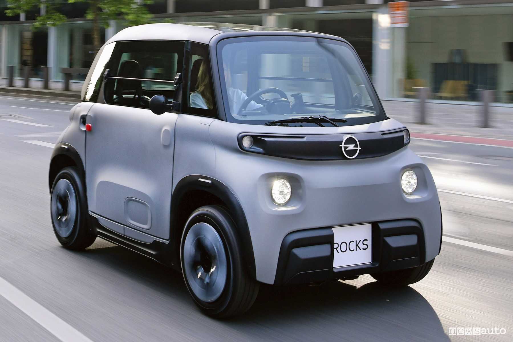 Opel Rocks 2025, le novità e il prezzo del restyling della microcar elettrica