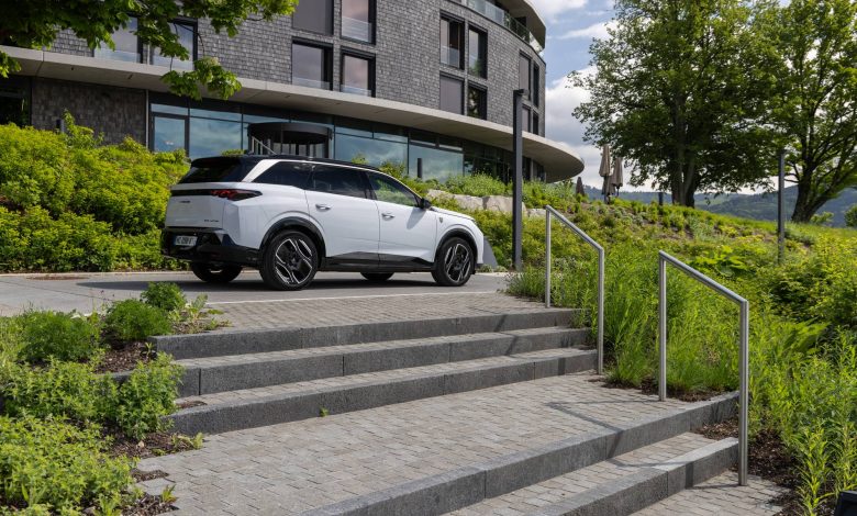 Peugeot 5008 AWD fiancata