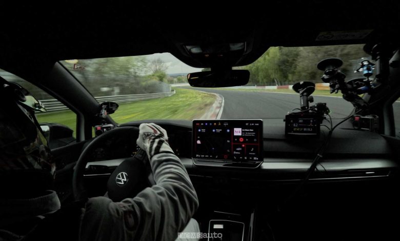 Alla guida della Volkswagen Golf GTI Edition 50 al Nürburgring