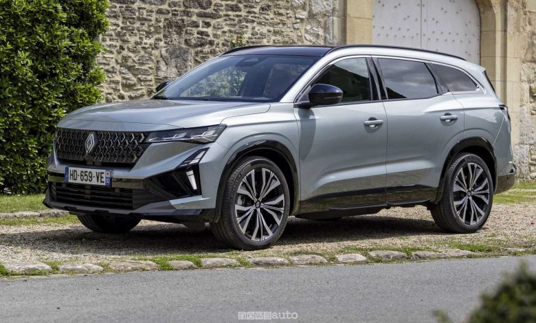 Renault Espace full hybrid E-Tech Iconic anteriore 3/4