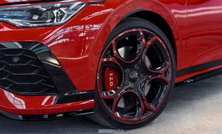 Volkswagen Golf GTI Edition 50 cerchi da 19"