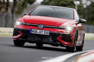 Volkswagen Golf GTI Edition 50 in pista al Nürburgring