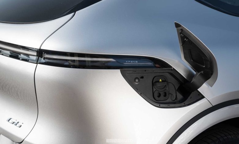 Xpeng G6 vano per la ricarica AC e DC