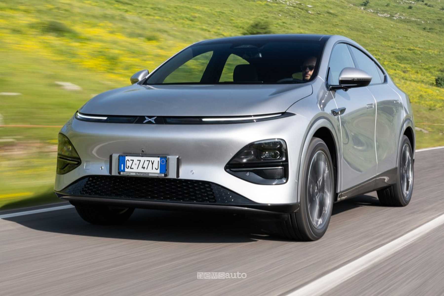 Xpeng G6, SUV elettrico dalla Cina a 800 V, autonomia e prezzo