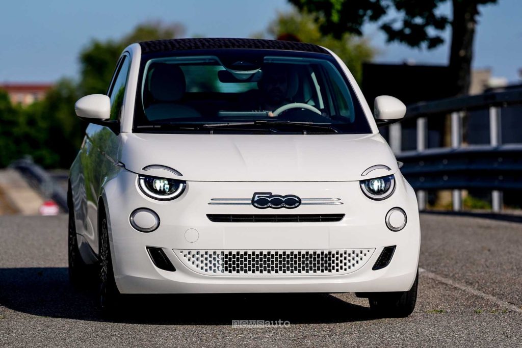 Nuova Fiat 500 ibrida frontale