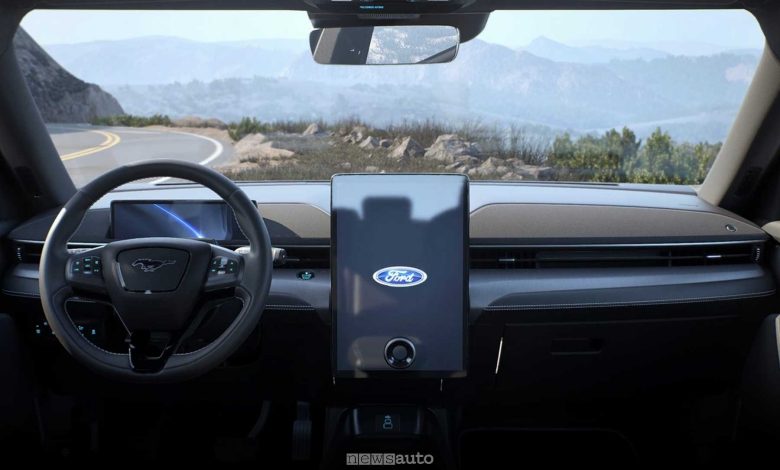 interni della Ford Mustang Mach-E