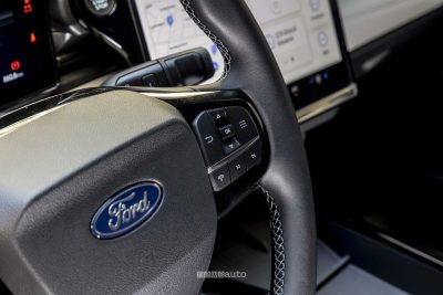 Ford Puma Gen-E comandi al volante