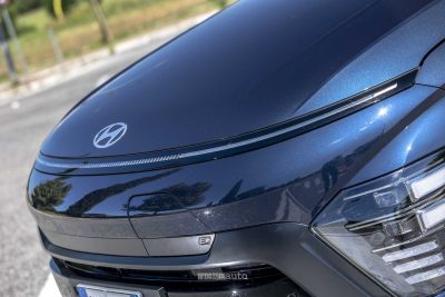 Hyundai Kona Electric N Line firma luminosa anteriore a LED