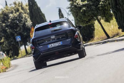 Hyundai Kona Electric N Line su strada