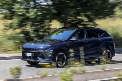 Hyundai Kona Electric N Line su strada