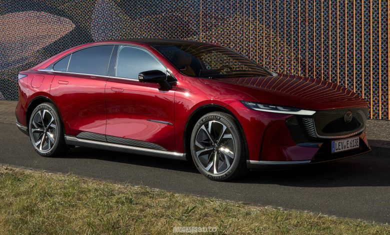 Mazda6e, Soul Red Crystal, anteriore 3/4