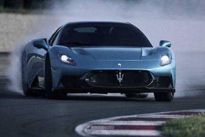 Maserati MCPURA Cielo derapata in pista