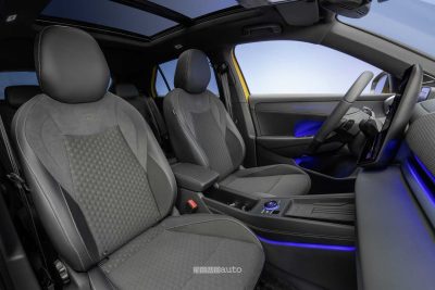Nuova Volkswagen T-Roc R Line sedili anteriori abitacolo