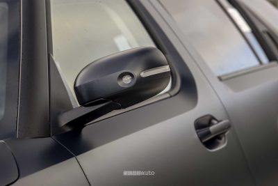 Hyundai Inster frecce, specchietto laterale