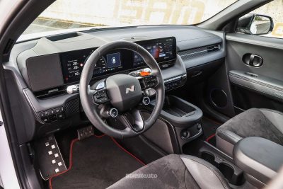Hyundai Ioniq 5 N plancia abitacolo