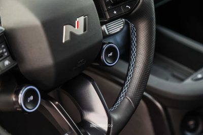 Hyundai Ioniq 5 N tasto N al volante