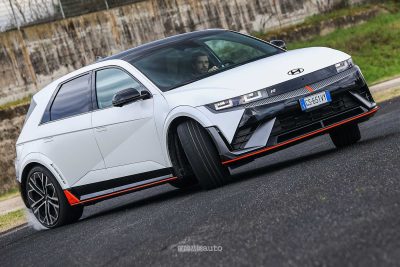 Hyundai Ioniq 5 N drifting in pista all'Isam di Anagni