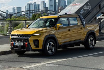 KGM Torres EVT pick-up su strada