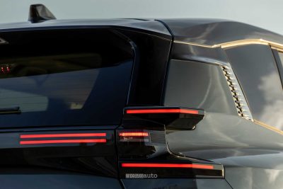 Nuova Citroen e-C5 Aircross BEV faro posteriore, firma luminosa