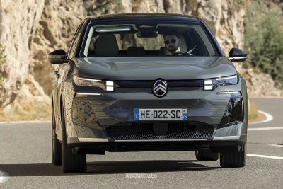 Nuova Citroen e-C5 Aircross BEV su strada