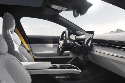 Nuova Polestar 5 abitacolo