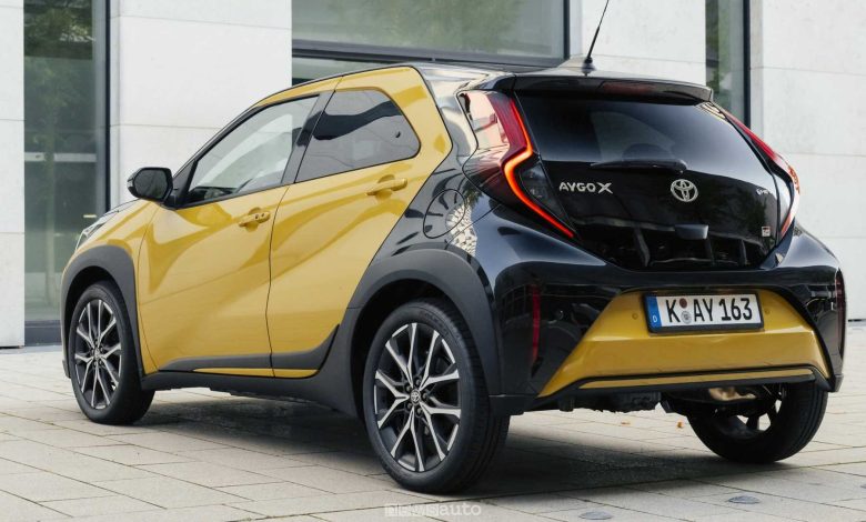 Toyota Aygo X Hybrid GR Sport posteriore 3/4