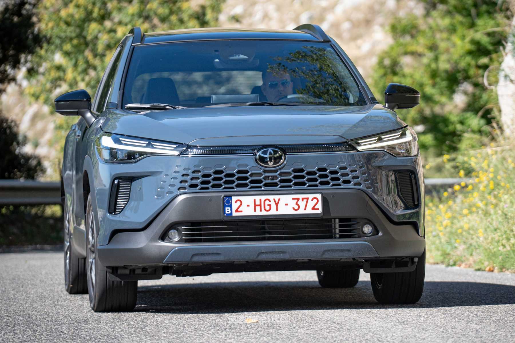 Toyota Corolla Cross su strada