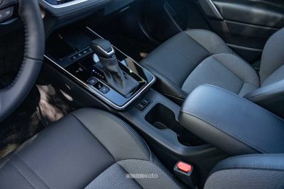 Toyota Corolla Cross console centrale