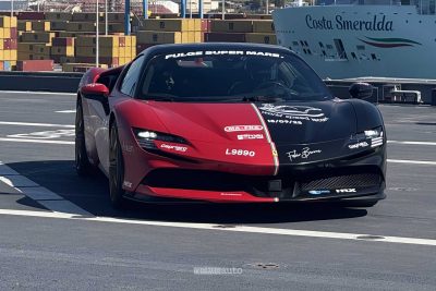 Record Ferrari SF90 Stradale sulla nave Trieste con Fabio Barone
