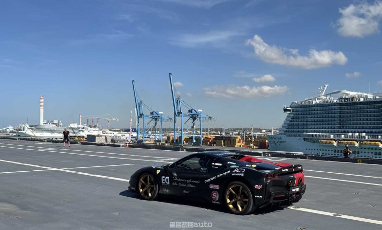 Record Ferrari SF90 Stradale sulla nave Trieste con Fabio Barone