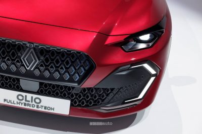 Renault Clio 2026 firma luminosa led