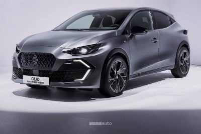 Renault Clio 6 2025 3/4 anteriore grigio scisto