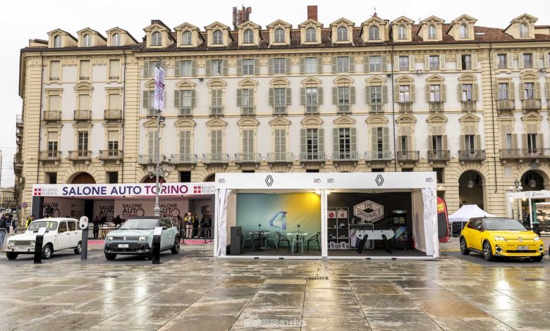 Stand Renault al Salone Auto Torino 2025 con le novità R5 e R4 