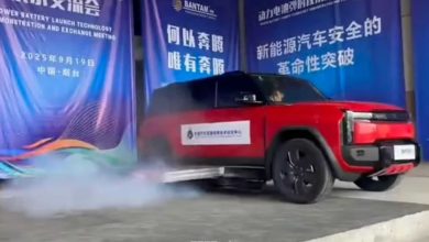 Espulsione batteria auto elettrica
