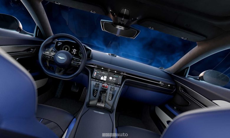 Aston Martin DB12 S abitacolo
