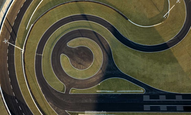 Nella stessa area della pista Ferrari e-Vortex sono previste rotatorie che simulano quelle stradali di vario raggio.