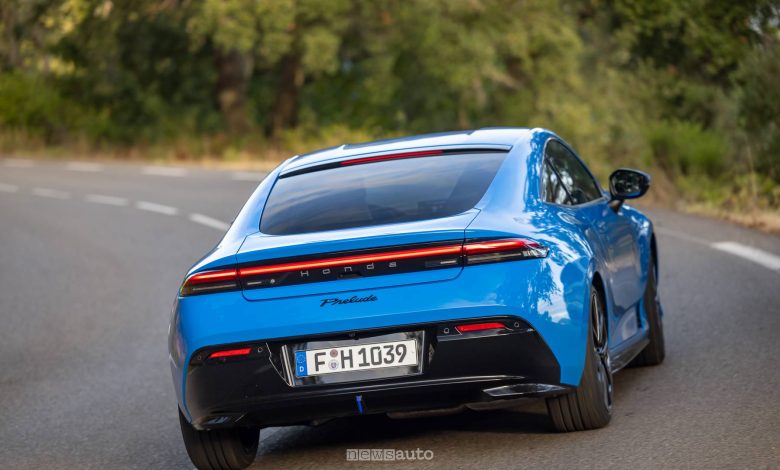 Honda Prelude 2026 posteriore in movimento