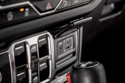 Jeep Wrangler Rubicon prese USB, AUX