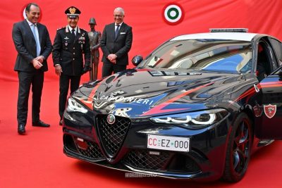 Cerimonia di consegna della Giulia Quadrifoglio dei Carabinieri con il CEO Stellantis Antonio Filosa