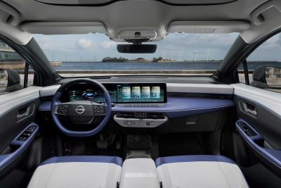 Nuova Nissan Leaf plancia abitacolo
